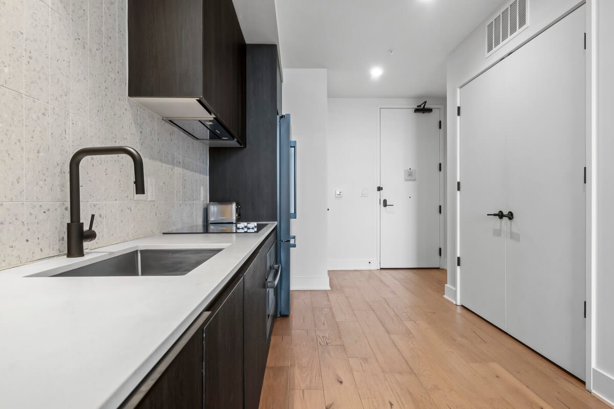 Steps to Rainey St | Heated Pool | Gym