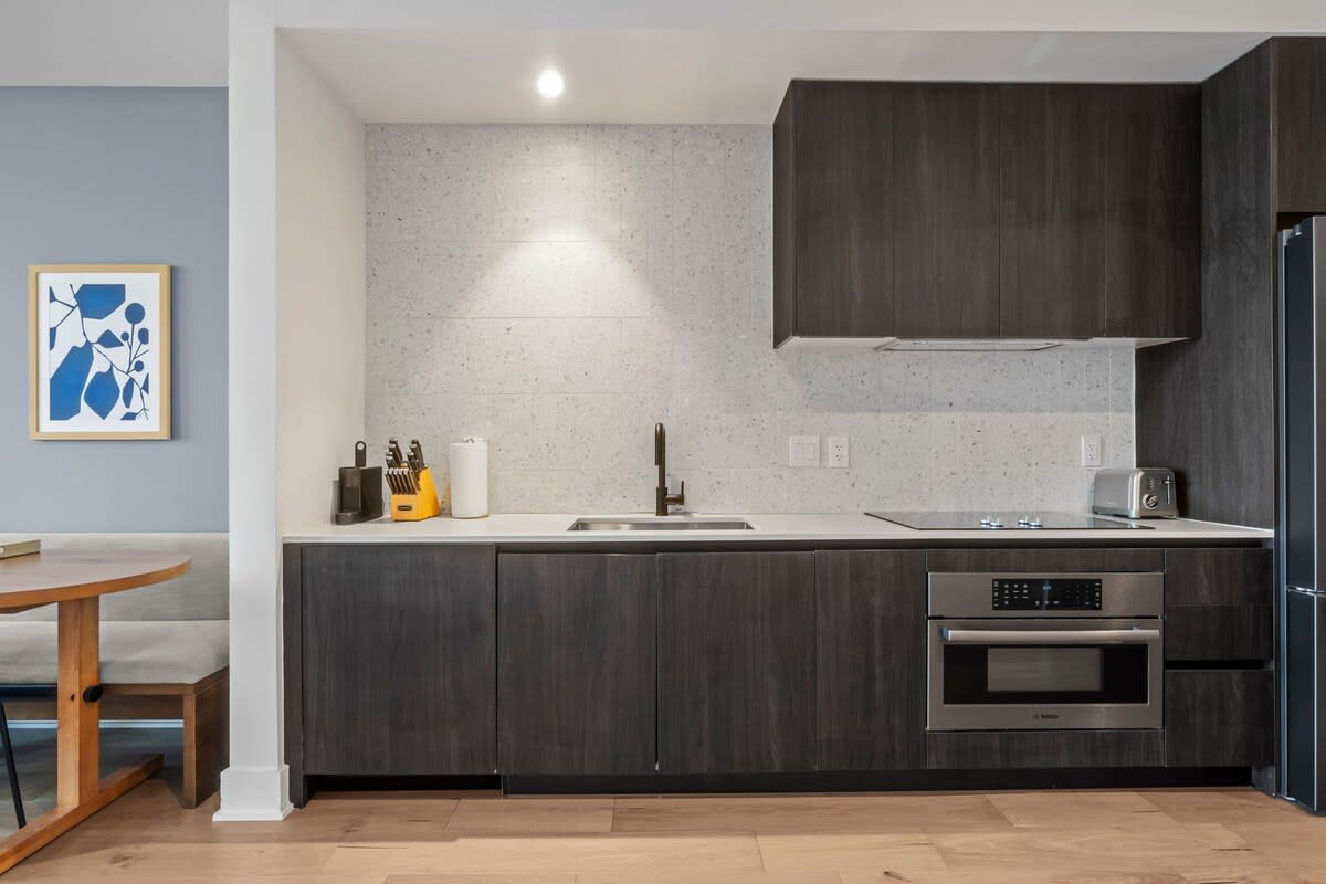 Steps to Rainey St | Heated Pool | Gym