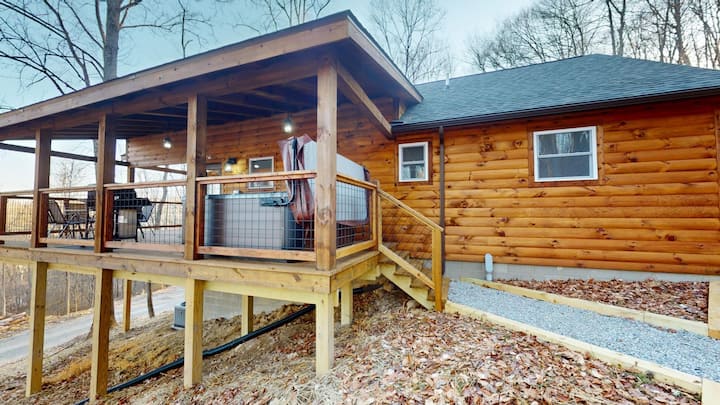 Cozy Bird Haven Hocking Hills - Cabins for Rent in Logan, Ohio