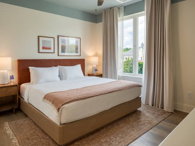 4 Bedroom Suite Accessible + Balcony | New Hotel gallery image 4