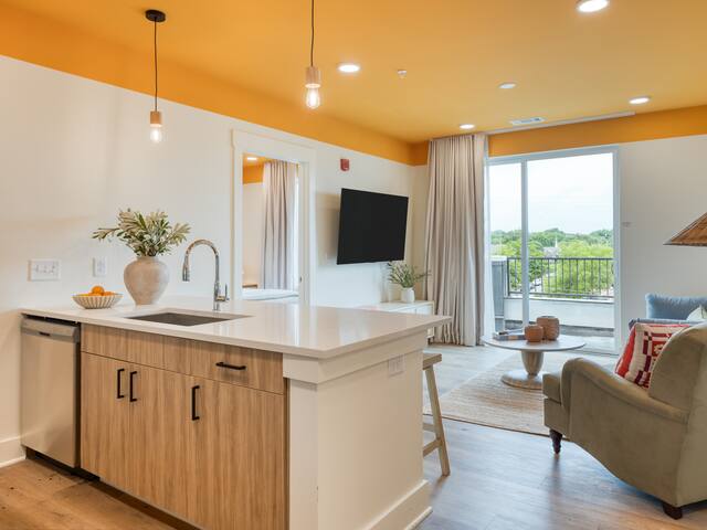 2 Bedroom Suite w/ Balcony | 12South | New Hotel gallery image 4