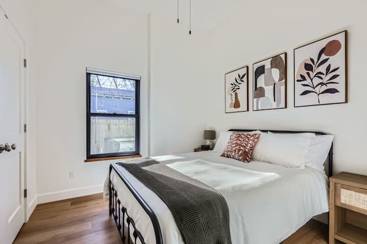 Probudite se uz zadivljujući pogled u ovom svijetlom i prozračnom utočištu s elegantnim boemskim ukrasima.