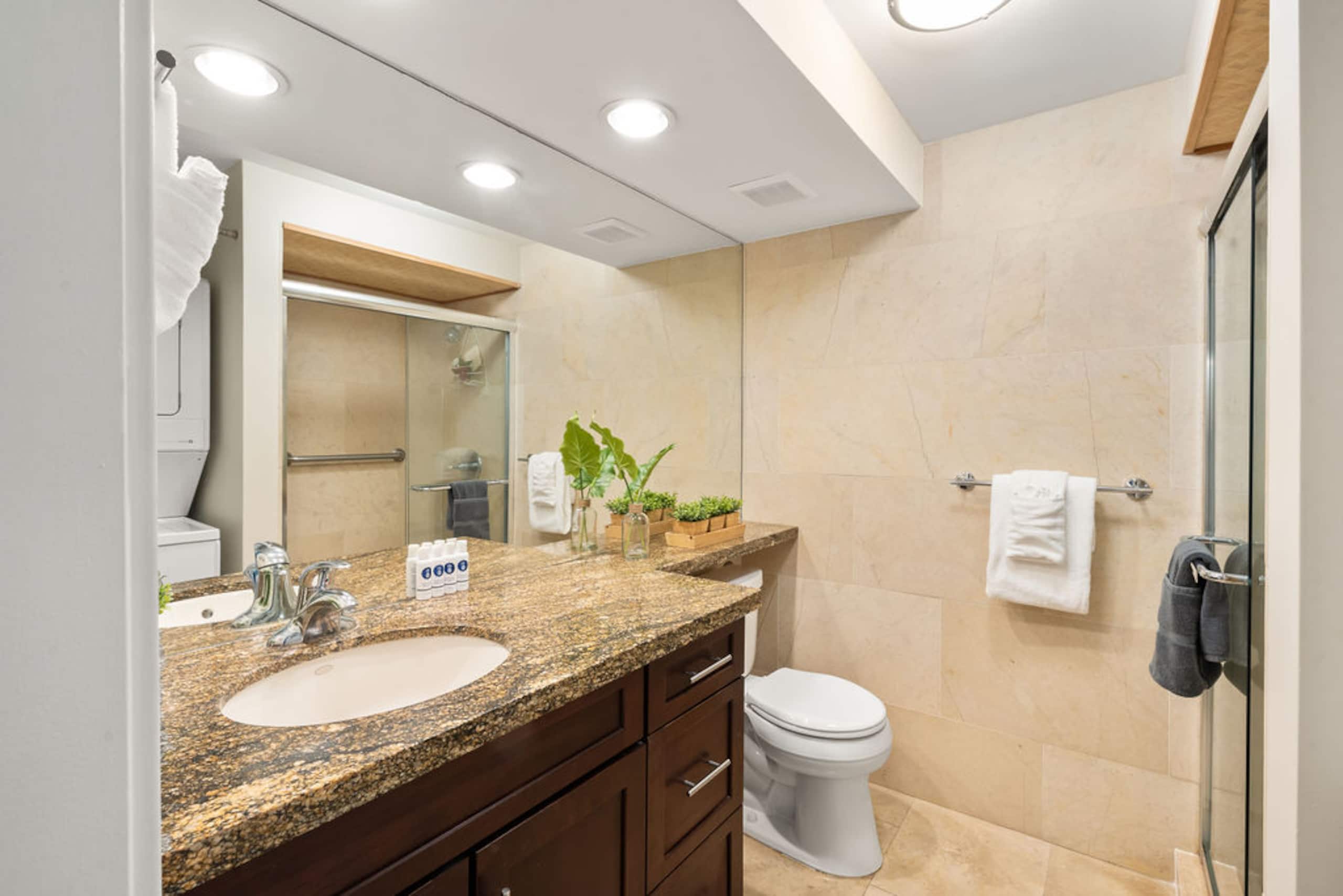 Top Notch Condo w/ AC - Image 28