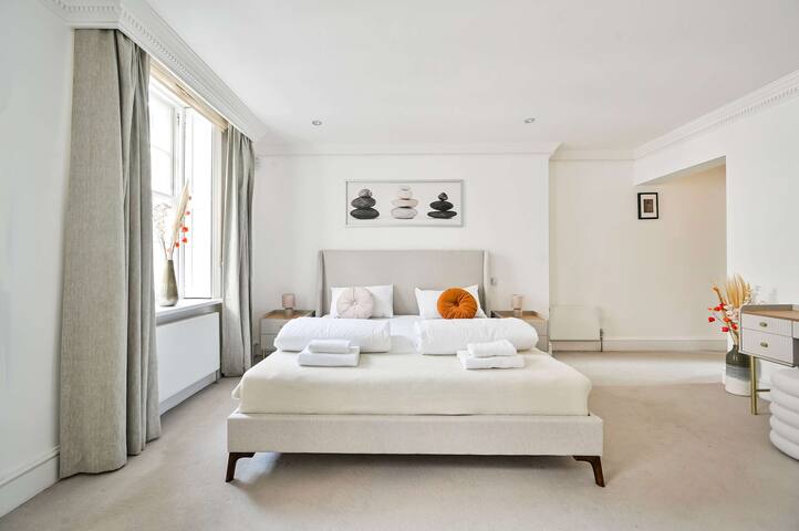 Spacious Fitzrovia Apartment 3 Bed gallery image 5