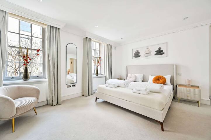 Spacious Fitzrovia Apartment 3 Bed gallery image 4