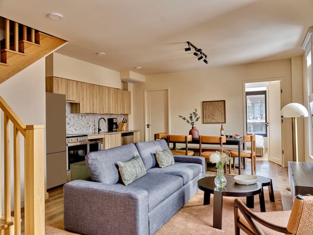 Sonder The Nealon | Three-Bedroom Apartment