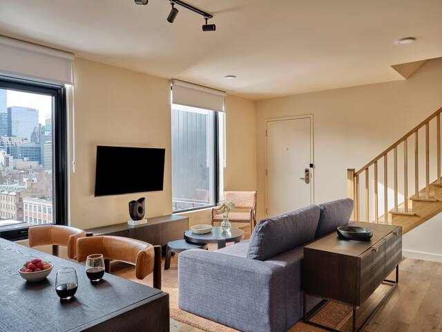 Sonder The Nealon | Three-Bedroom Apartment gallery image 5