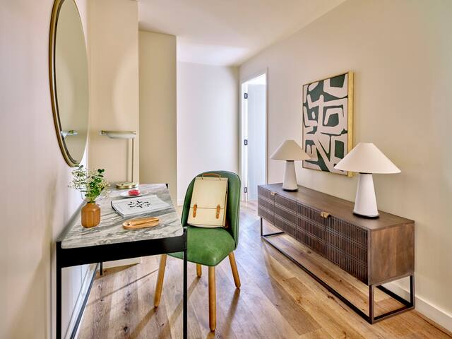 Sonder The Nealon | Three-Bedroom Apartment gallery image 4