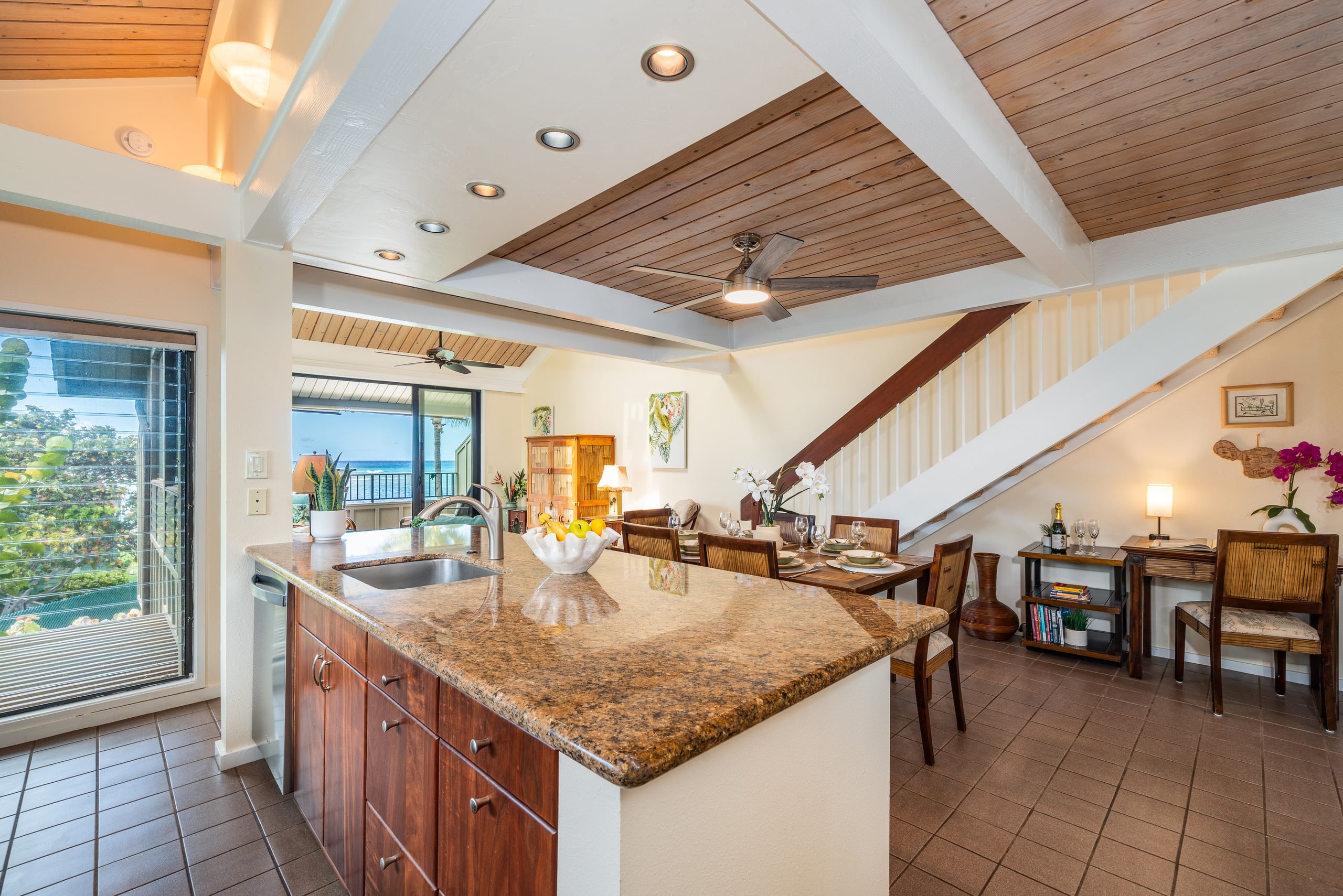 Condo in Lahaina · ★5.0 · 2 bedrooms · 4 beds · 2 baths - Image 18