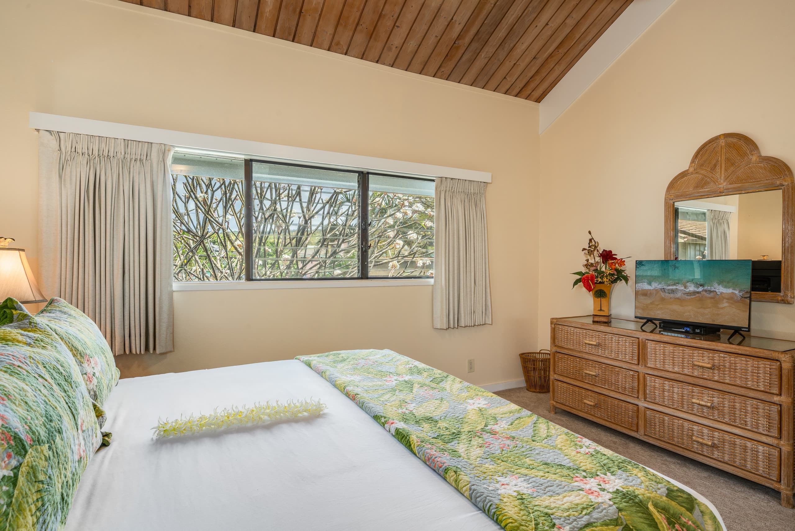 Condo in Lahaina · ★5.0 · 2 bedrooms · 4 beds · 2 baths - Image 4