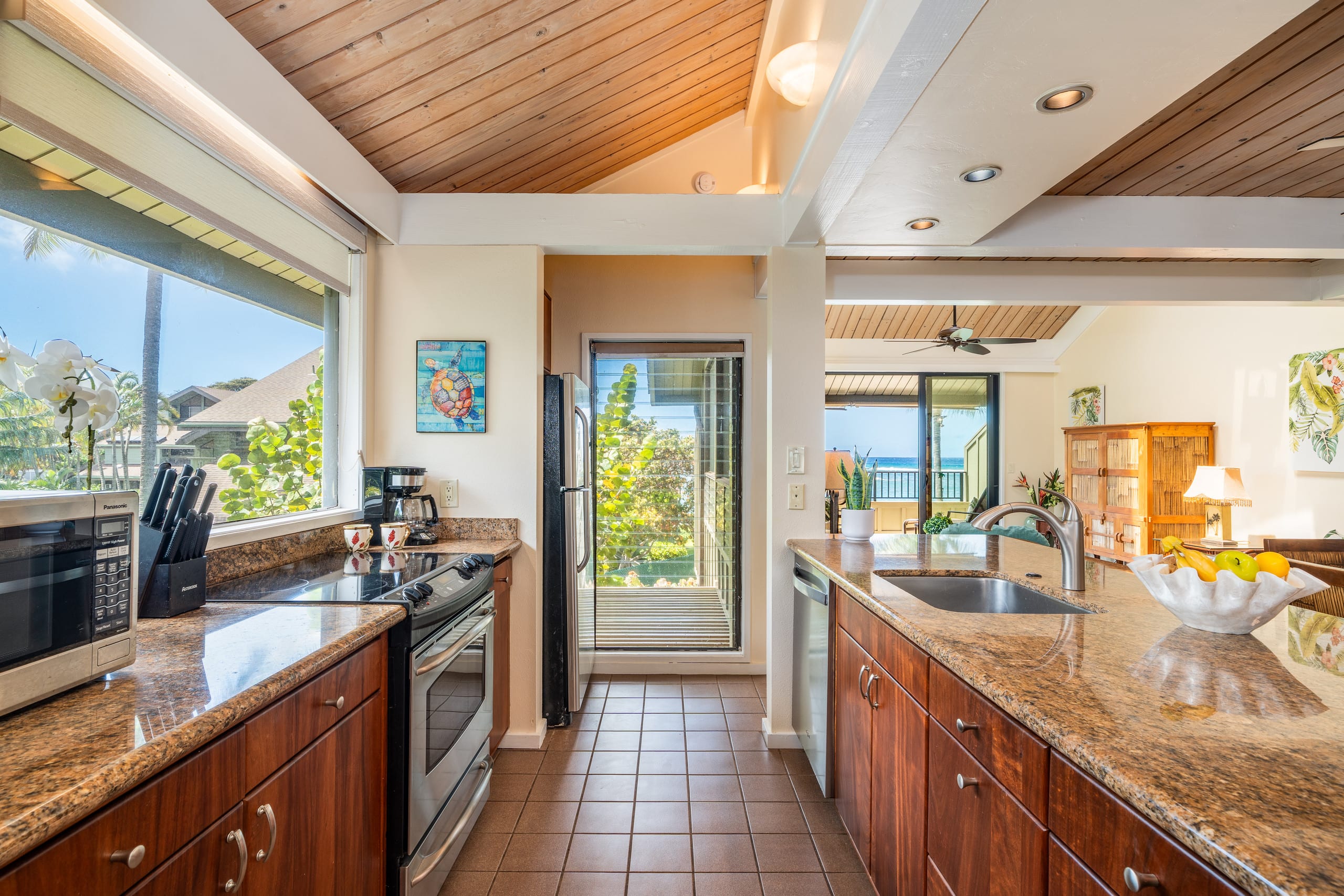 Condo in Lahaina · ★5.0 · 2 bedrooms · 4 beds · 2 baths - Image 3