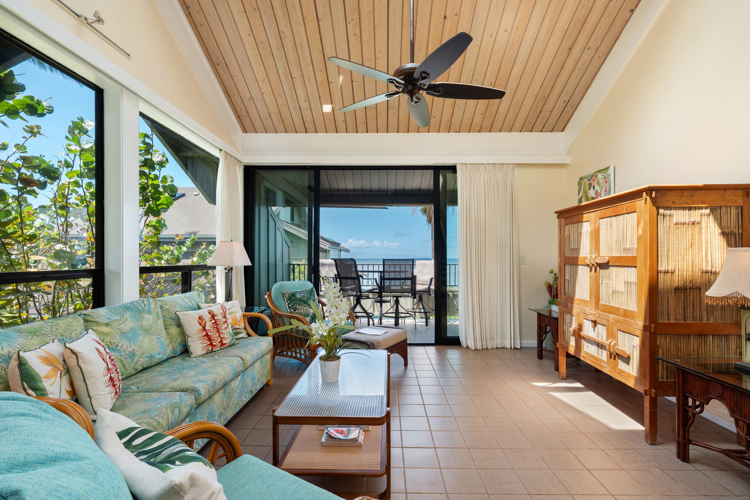 Condo in Lahaina · ★5.0 · 2 bedrooms · 4 beds · 2 baths - Image 2