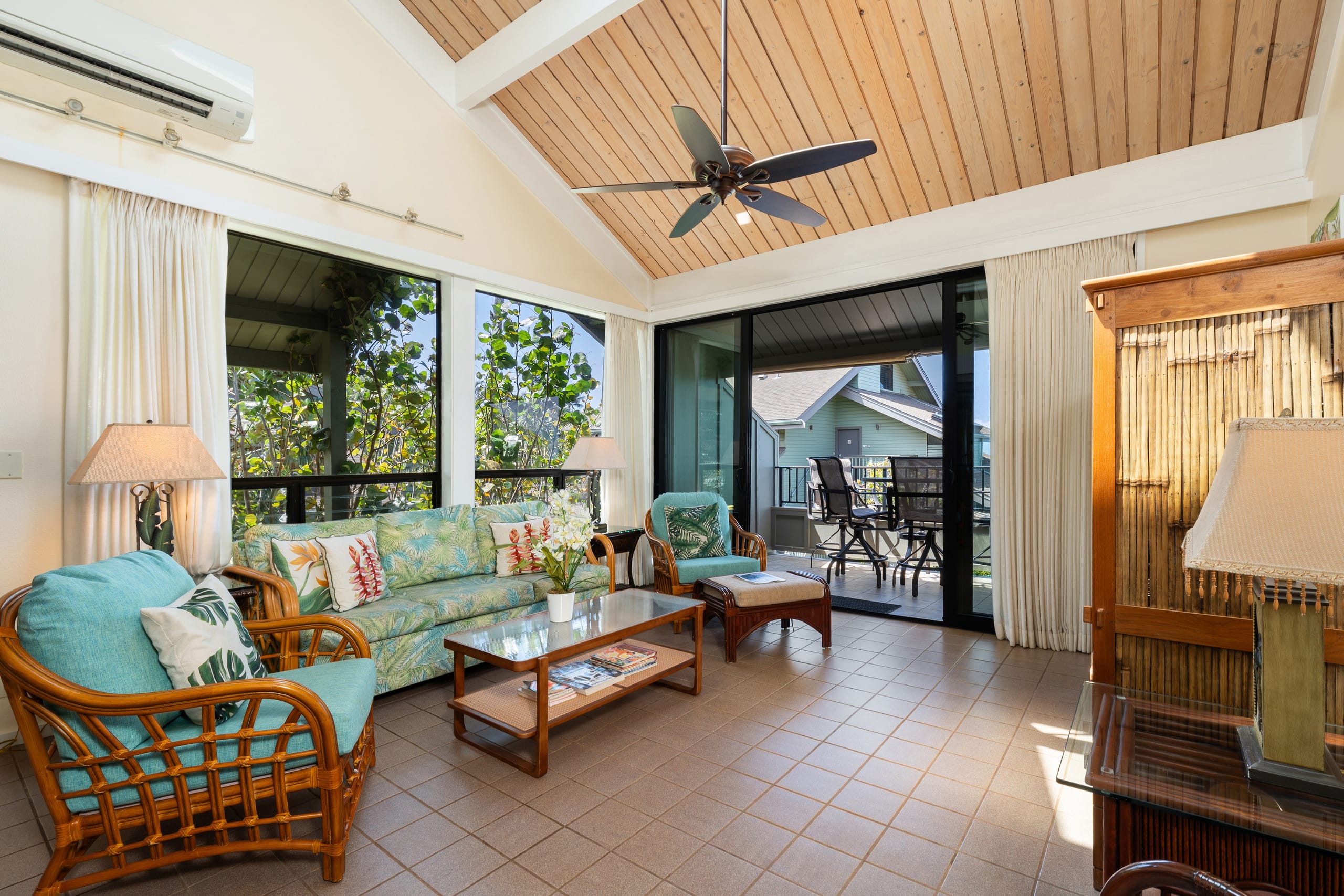 Condo in Lahaina · ★5.0 · 2 bedrooms · 4 beds · 2 baths - Image 12