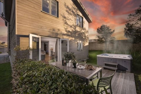 Carbis Bay Lodge, 69 Una St, St Ives