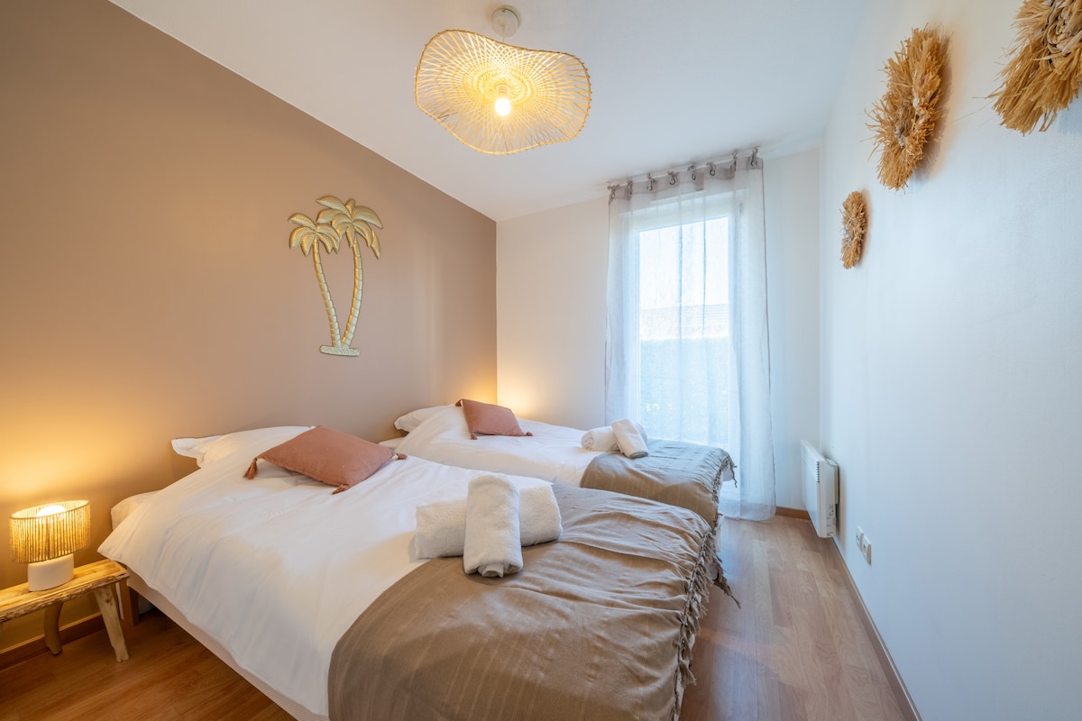 غرفة النوم الثانية مع سريرين مفردين في 90 × 200