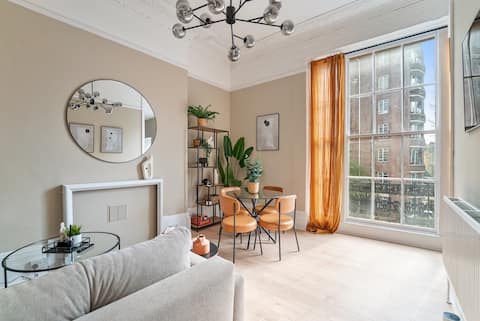 Sophisticated Apartment w/Clifton Views relisted