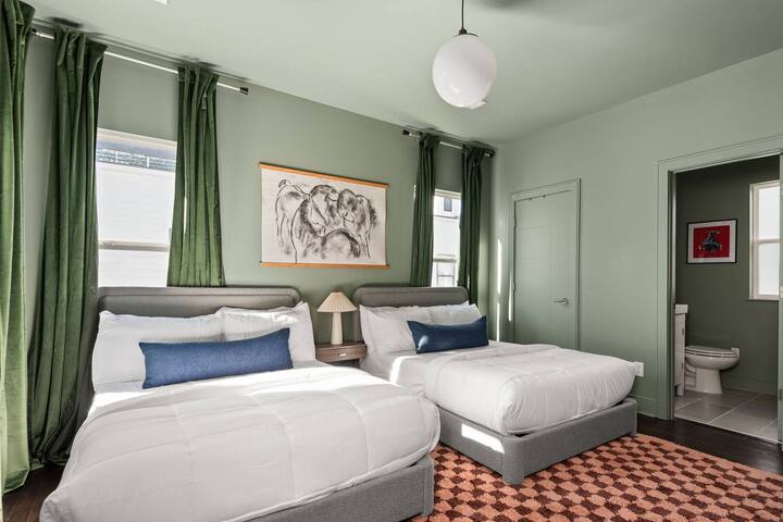 A11 ~ 12 Beds on 12 South in Gulch ~ New Remodel gallery image 5