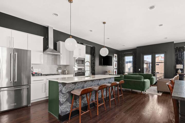 A11 ~ 12 Beds on 12 South in Gulch ~ New Remodel gallery image 2