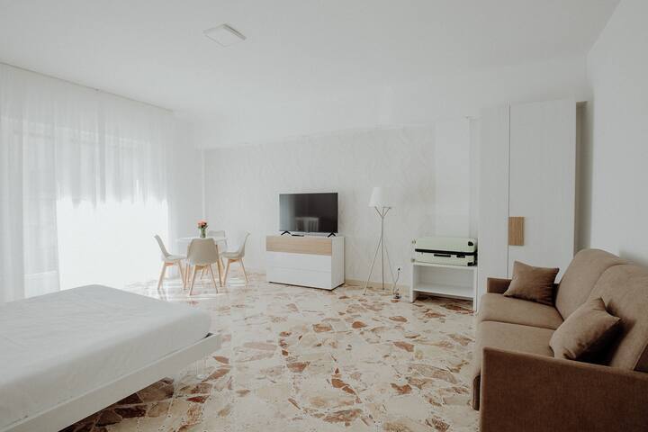 Spacious Apartment up to 10 guests gallery image 5