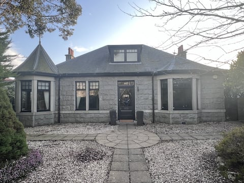 Luxury House in West End