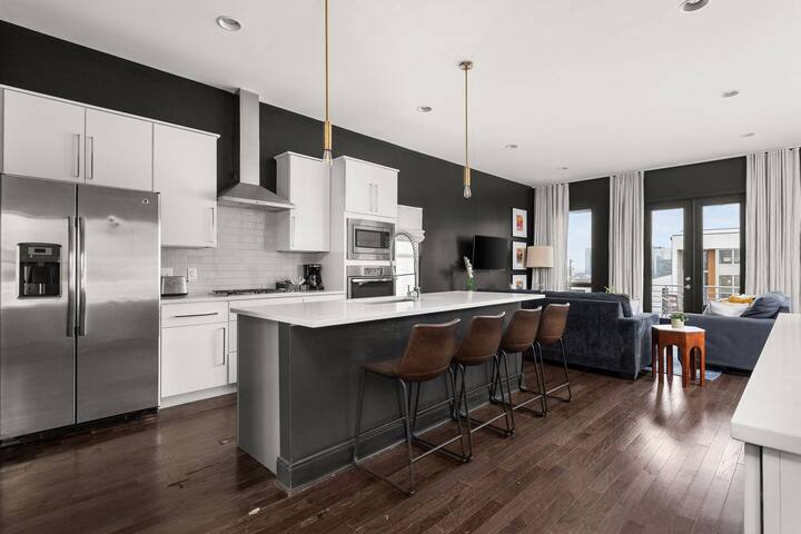 Arch One ~ New Joint Listing ~ 24 Beds in Gulch gallery image 5