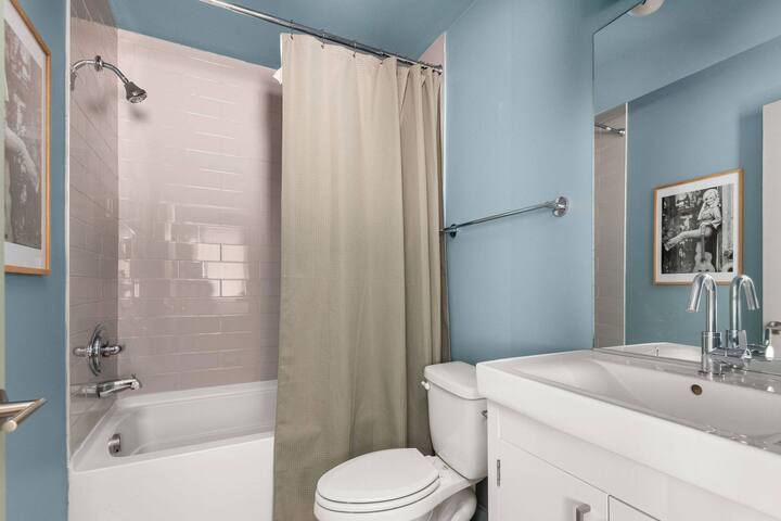 Arch One ~ New Joint Listing ~ 24 Beds in Gulch gallery image 4