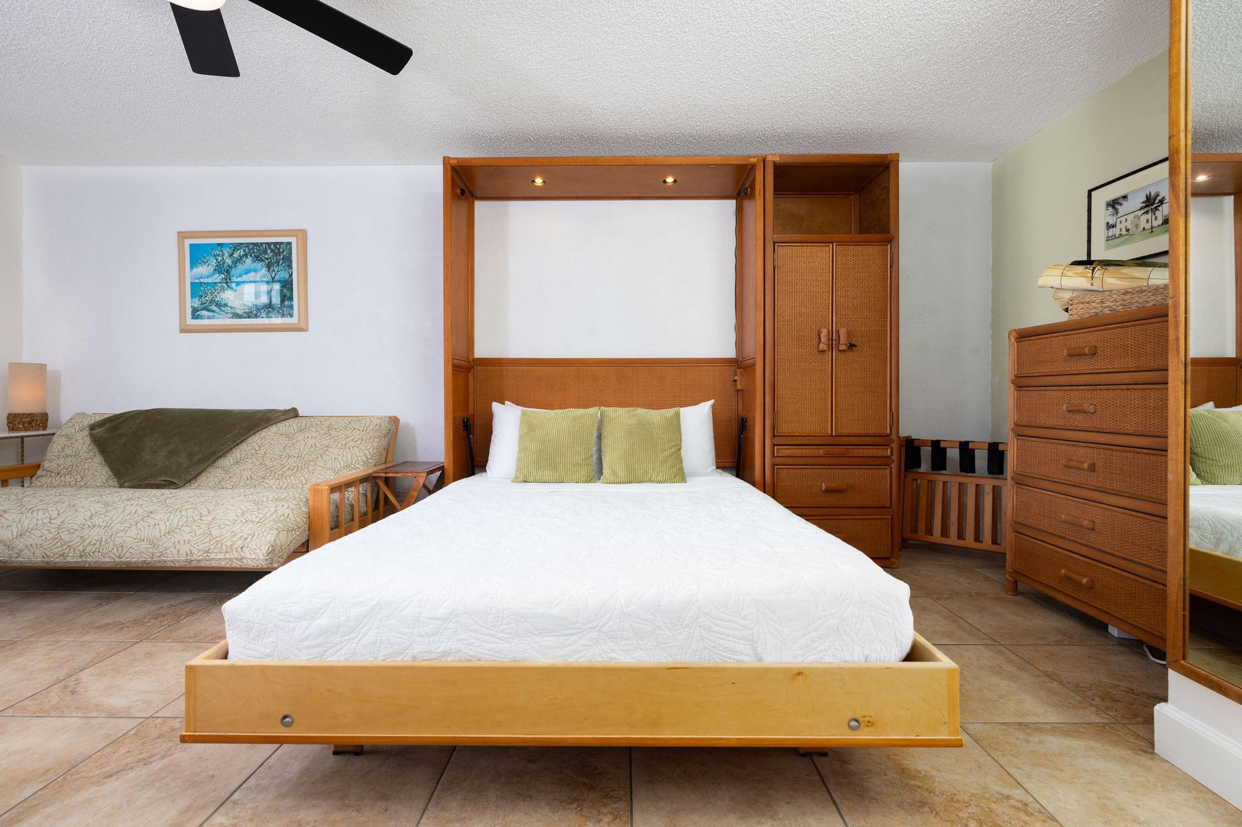 Condo in Kailua-Kona · ★4.67 · 1 bedroom · 2 beds · 1 private bath - Image 4