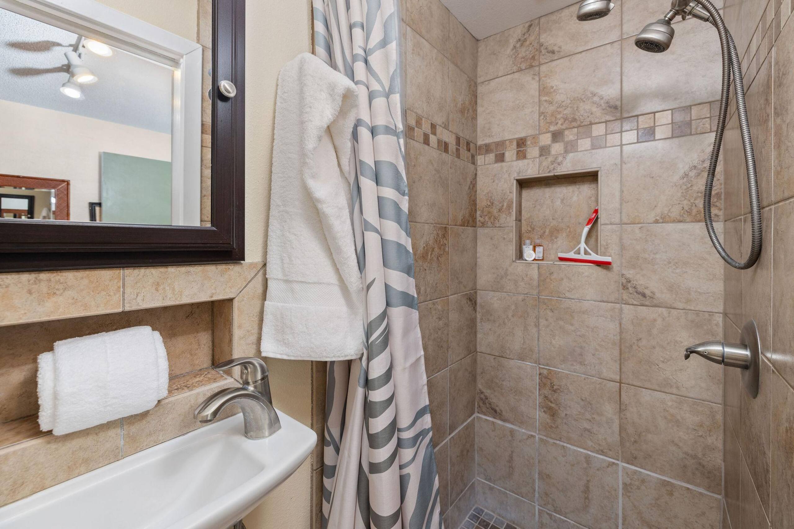 Condo in Kailua-Kona · ★4.67 · 1 bedroom · 2 beds · 1 private bath - Image 10