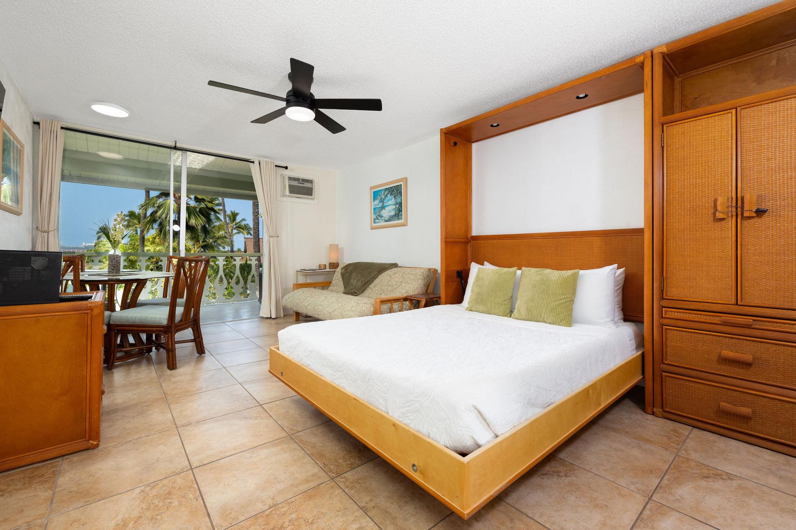 Condo in Kailua-Kona · ★4.67 · 1 bedroom · 2 beds · 1 private bath - Image 3