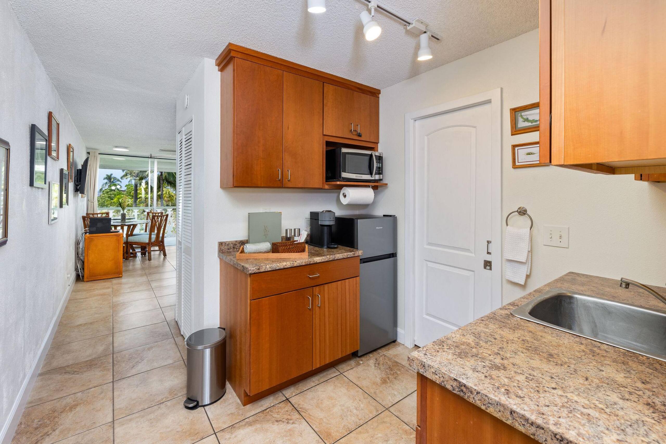 Condo in Kailua-Kona · ★4.67 · 1 bedroom · 2 beds · 1 private bath - Image 5