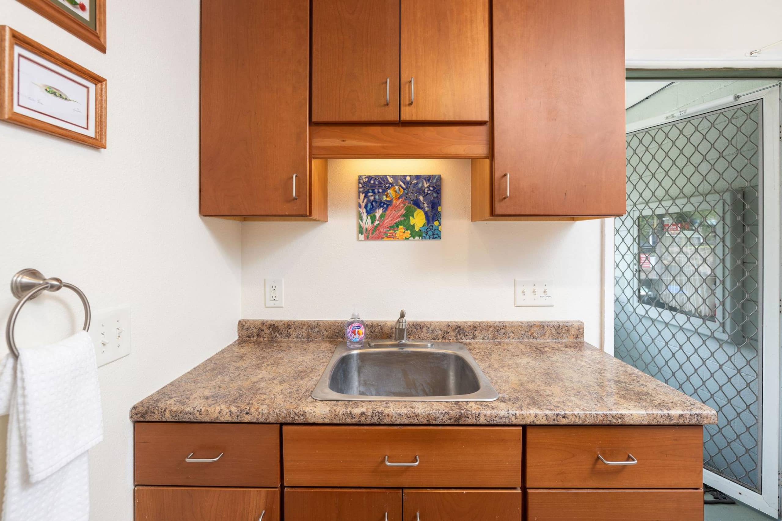 Condo in Kailua-Kona · ★4.67 · 1 bedroom · 2 beds · 1 private bath - Image 9