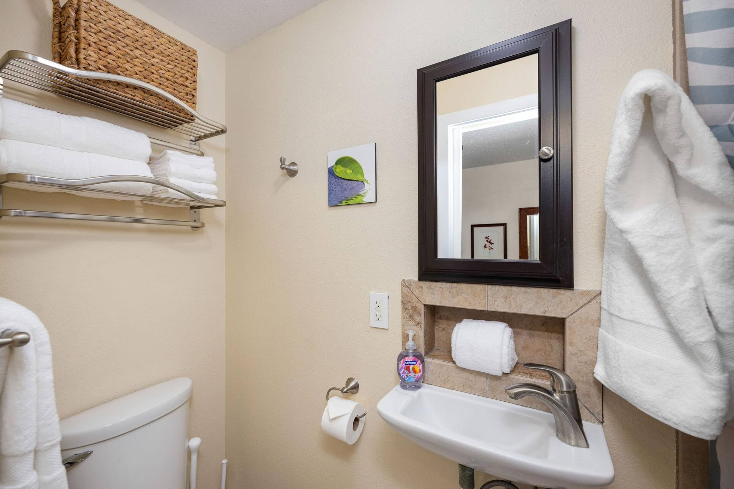Condo in Kailua-Kona · ★4.67 · 1 bedroom · 2 beds · 1 private bath - Image 11