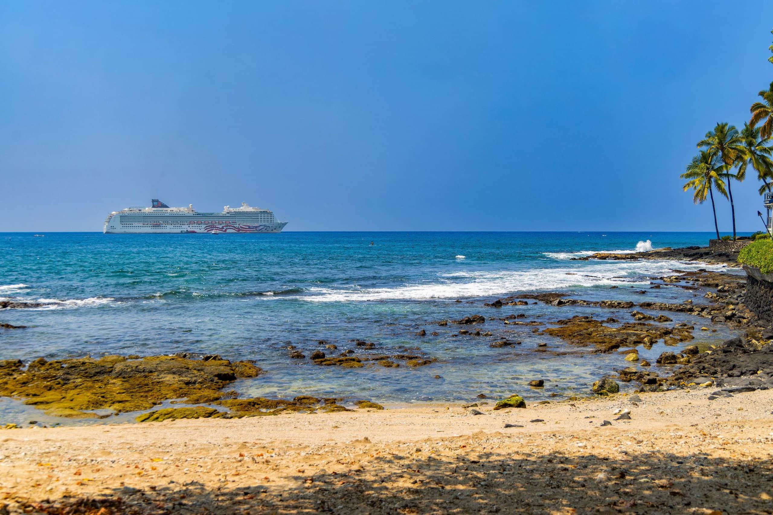 Condo in Kailua-Kona · ★4.67 · 1 bedroom · 2 beds · 1 private bath - Image 25