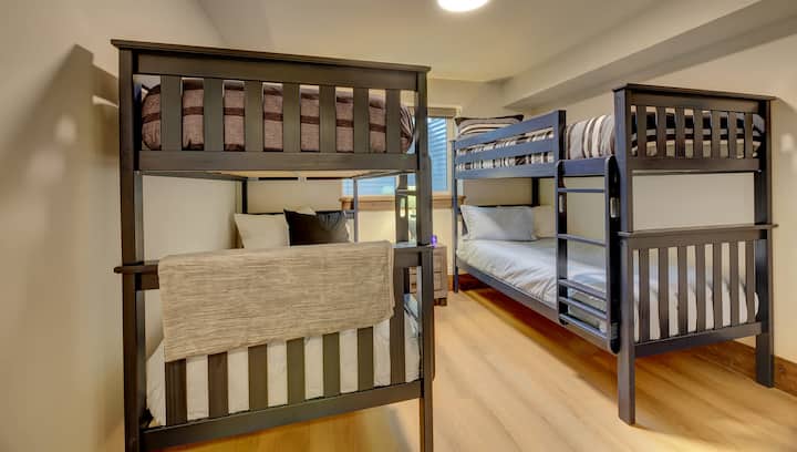 Dormitorio 4 en la planta baja: dos juegos de literas individuales