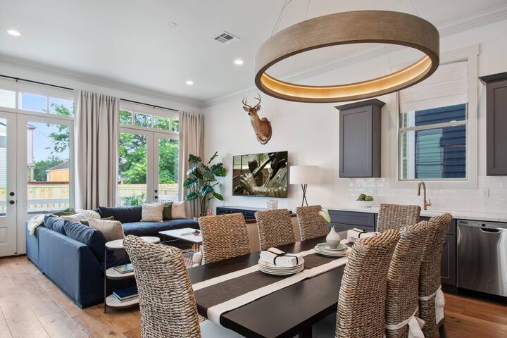 Retreat near Frenchmen | Heated Private Pool gallery image 3