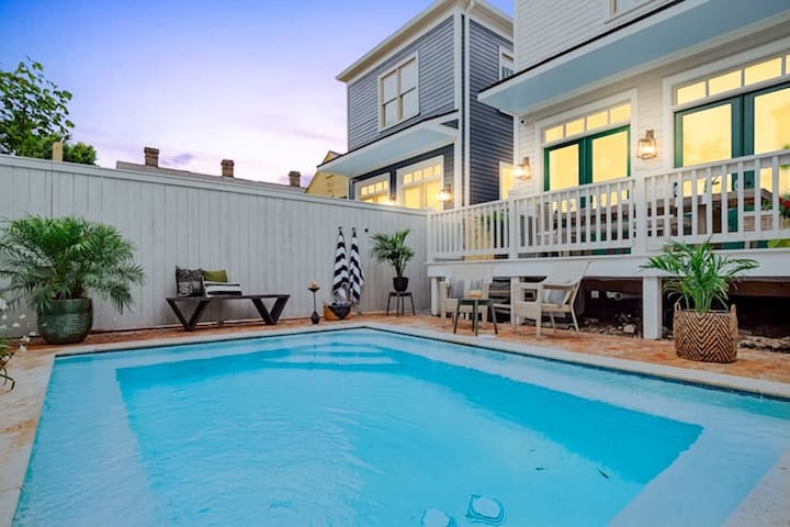 Retreat near Frenchmen | Heated Private Pool gallery image 4