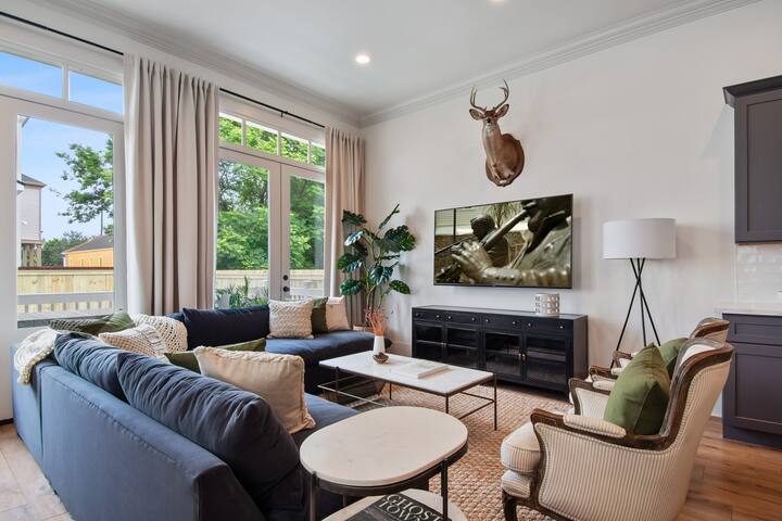 Retreat near Frenchmen | Heated Private Pool gallery image 5