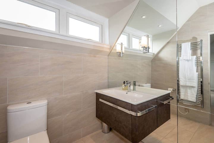 Gillespie Apartments | Spectacular Penthouse