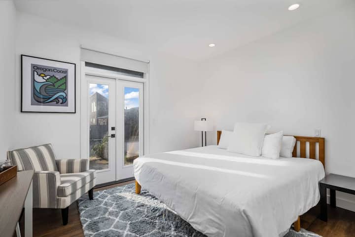 Rahat mənzərəsi olan daha bir çox rahat çarpayı.