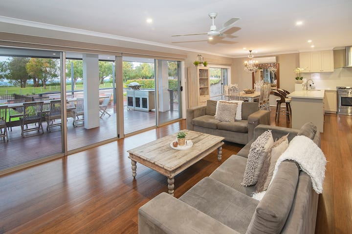 White Dunes Retreat—bayfront Bliss In Town Centre - Dunsborough