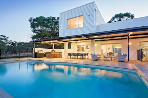 Oasis—Tranquil Getaway with Pool & Scenic Outlooks