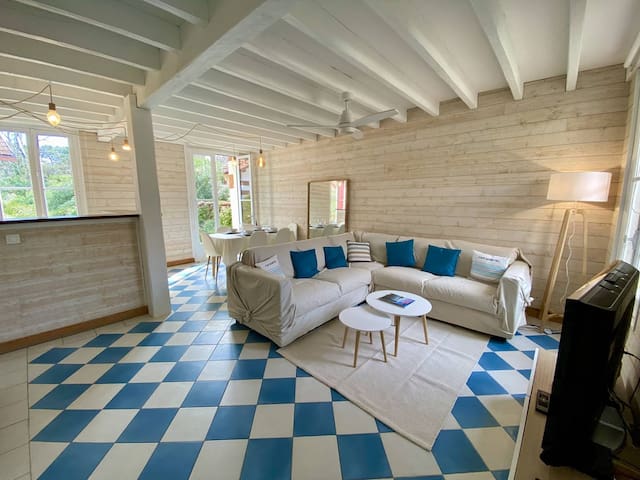Immobilier Du Bassin managed Airbnb listing 3