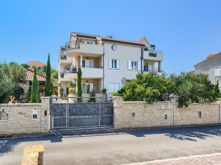 Appartement à Murter Avec Vue Et Piscine - Murter