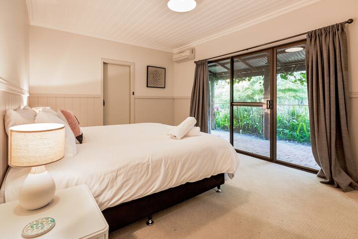 The Manor: Family Country Retreat Near the Coast gallery image 3