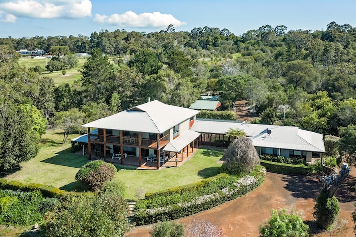 The Manor: Family Country Retreat Near the Coast