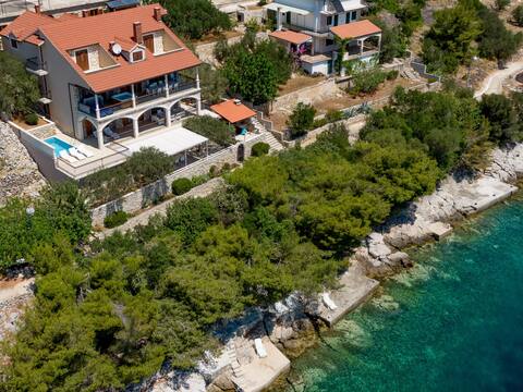 Villa Amfora- Six Bedroom Villa with Terrace and Swimming Pool