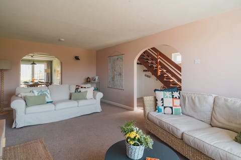 Number 22 Sea Views Pets Welcome