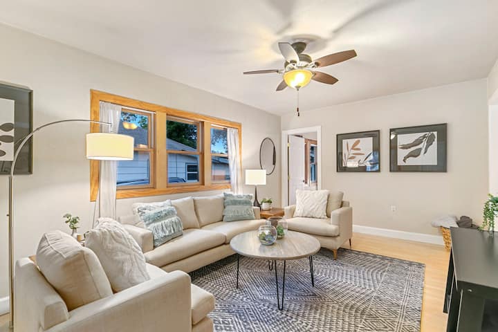 Cozy Patio & Pup Friendly Yard Near Downtown! - Loveland, CO