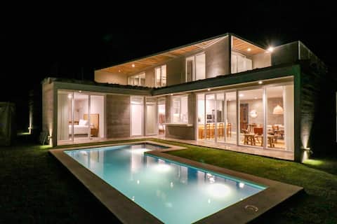 w* | J Home 4BR with Private Pool in Paracas