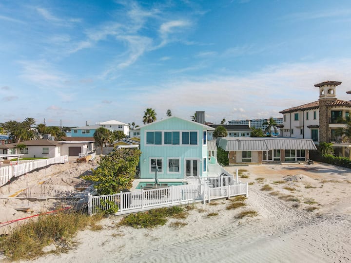 Grand Beachfront Home With Pool And Space - Redington Beach, FL